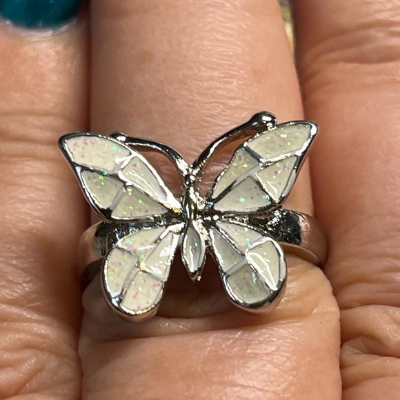 Pretty butterfly -cream/white “fireopal” ring silver tone - Picture 8 of 8